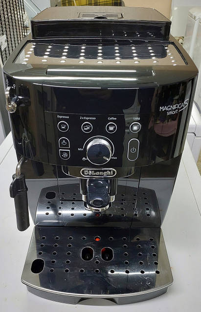 De'Longhi Magnifica S ブラック Купити Кавомашина DeLonghi Magnifica S Ecam 22.110.B б/в
