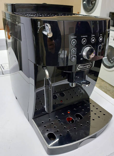 De'Longhi Magnifica S ブラック Купити Кавомашина DeLonghi Magnifica S Ecam 22.110.B б/в