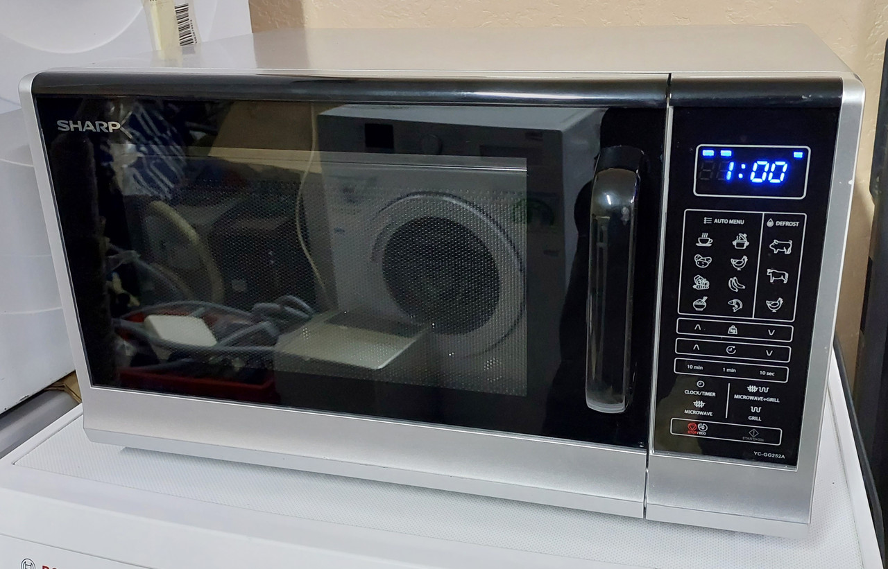 Мікрохвильова піч Шарп SHARP YC-GG252AE гриль 25л 900Вт