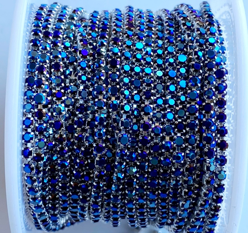 030SS6 Стразовий ланцюжок metallic blue у сріблі (2мм).Ціна за 10 см