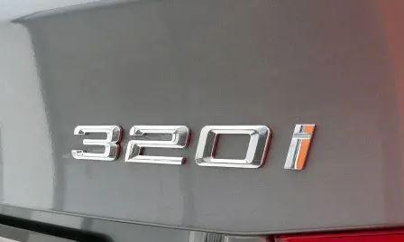 Шильдик емблема багажника BMW 320i БМВ 320і колір хром