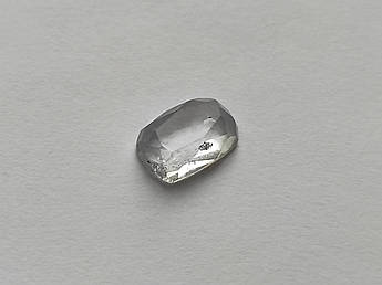 Сподумен - огранювання 'троянда'