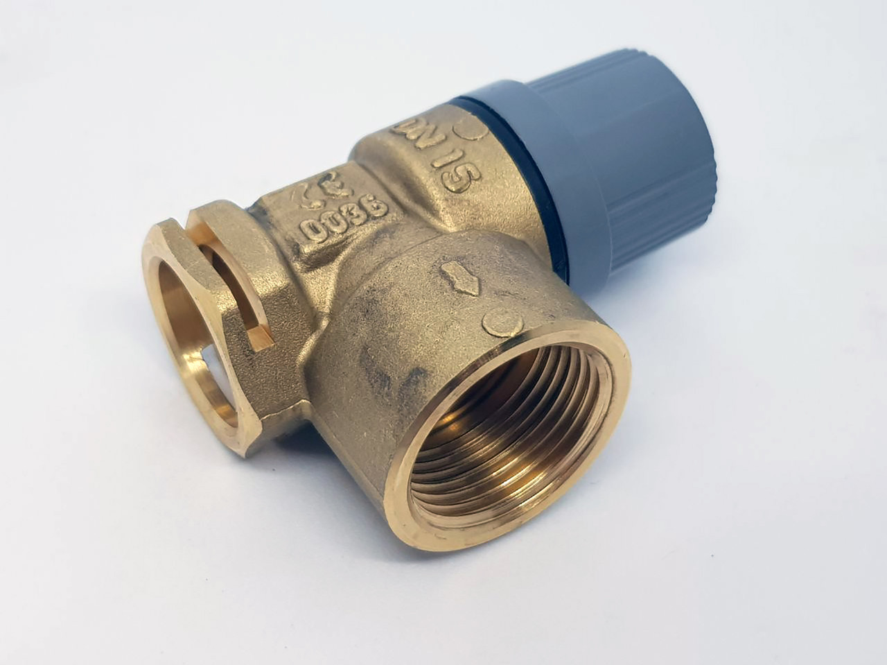 Запобіжний клапан 3 бар на газовий котел Vaillant atmoMAX, turboMAX Pro/Plus 190732-analog