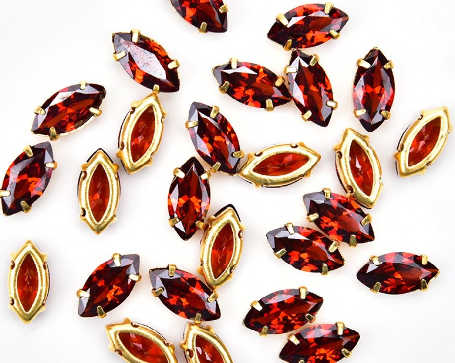 Стразы Пришивные в Цапах, Форма Коготь, Стекло, Камень Темно-красного ...