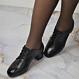 Шкіряні туфлі на шнурках із маленьким каблуком, фото 4