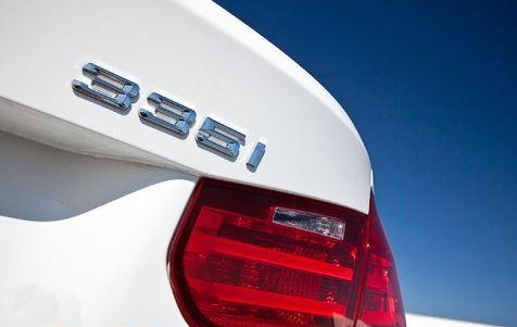 Шильдик емблема багажника BMW 335i БМВ 335і колір хром