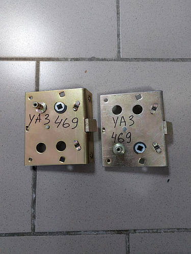 Замок двери УАЗ 469, 315212, Хантер старого образца 2 шт (левый, правый ...