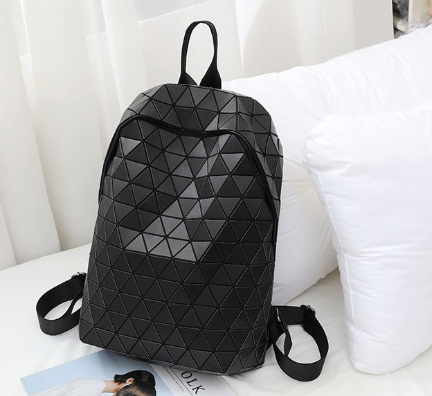 Рюкзак жіночий великий Бао Бао з треугольниками в чорному кольорі