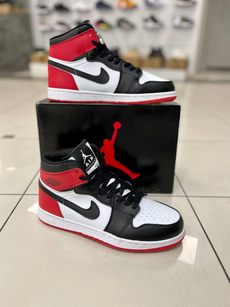 Чоловічі кросівки Nike Air Jordan 1 Red / White (чорно-білі з червоним) високі демісезонні кроси A2245-5 top, фото 1