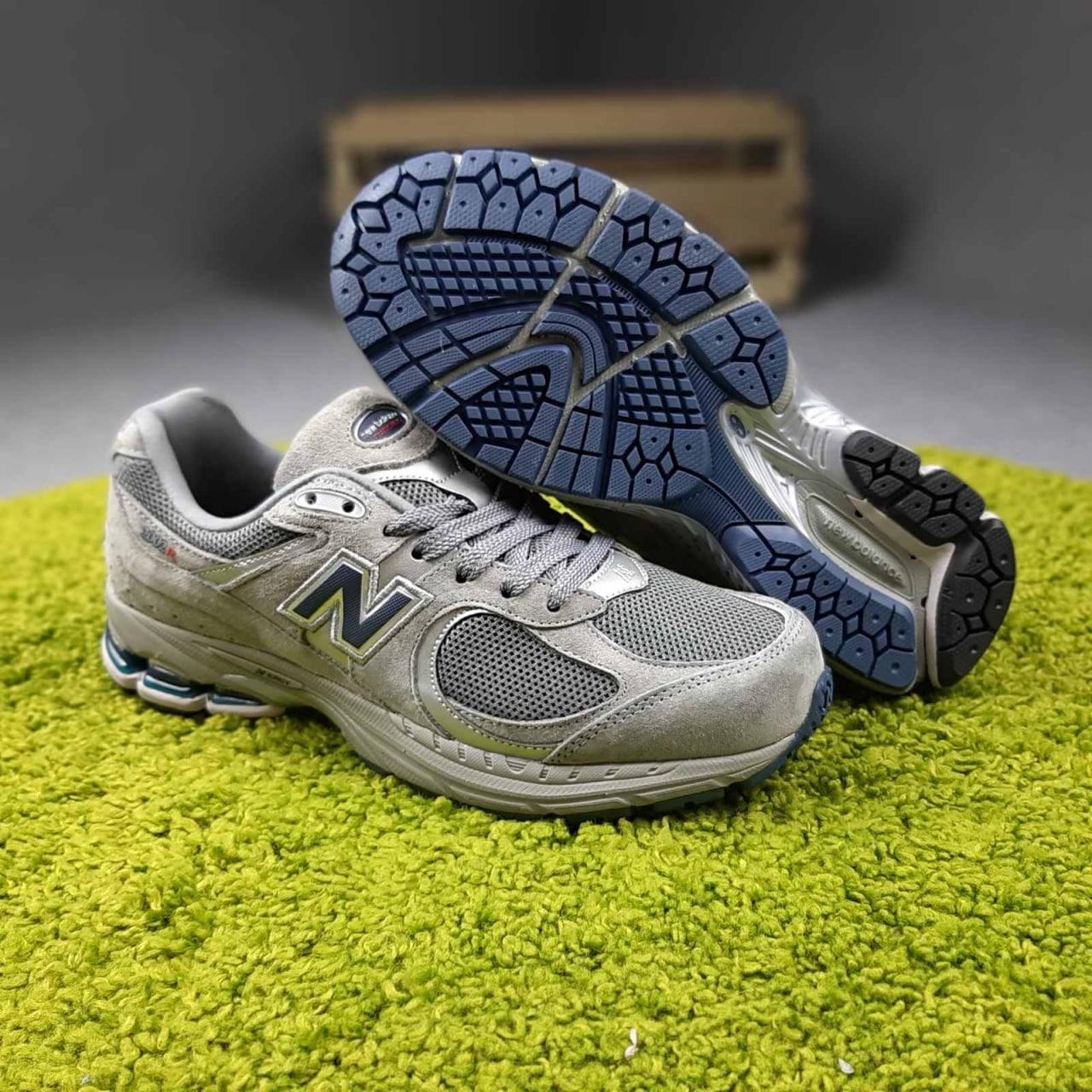 Чоловічі кросівки New Balance 2002R (темно-сірі із синім) модні спортивні якісні кроси О10882 top