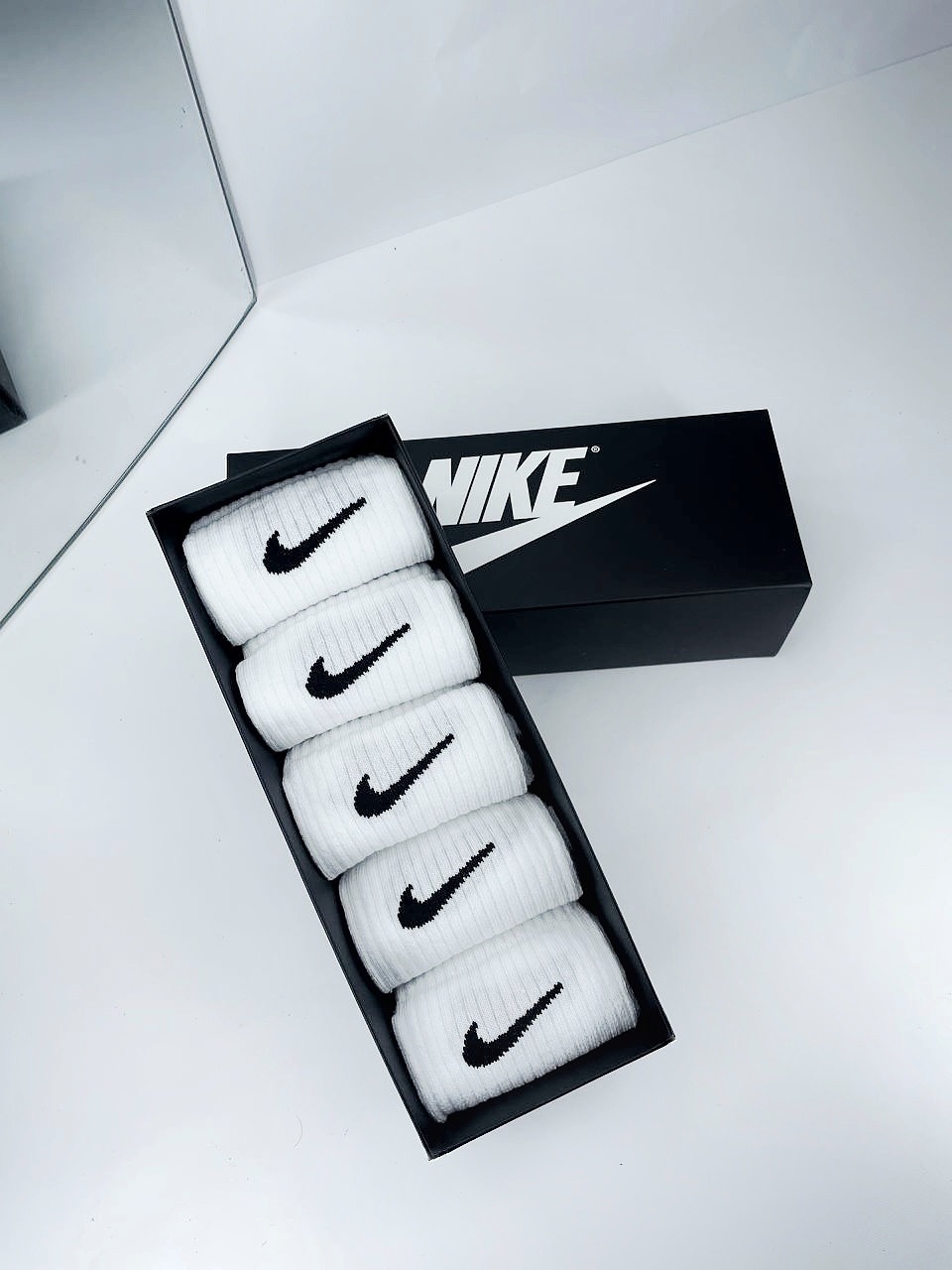 Короткі чоловічі Шкарпетки Nike / найк - Білі - Подарунковий набір у коробці 5 пар середні