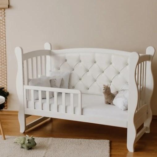 Дитяче ліжечко Angelo Габрієль з маятником + ящиком в білому кольорі