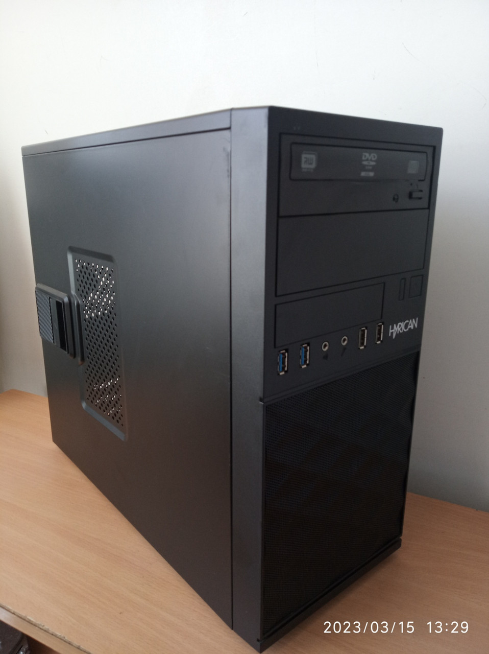 Ігровий системний блок Hyrican I3-8100 4 ядра 3.60 GHz/8Gb DDR4/M.2/UHD 630/400w