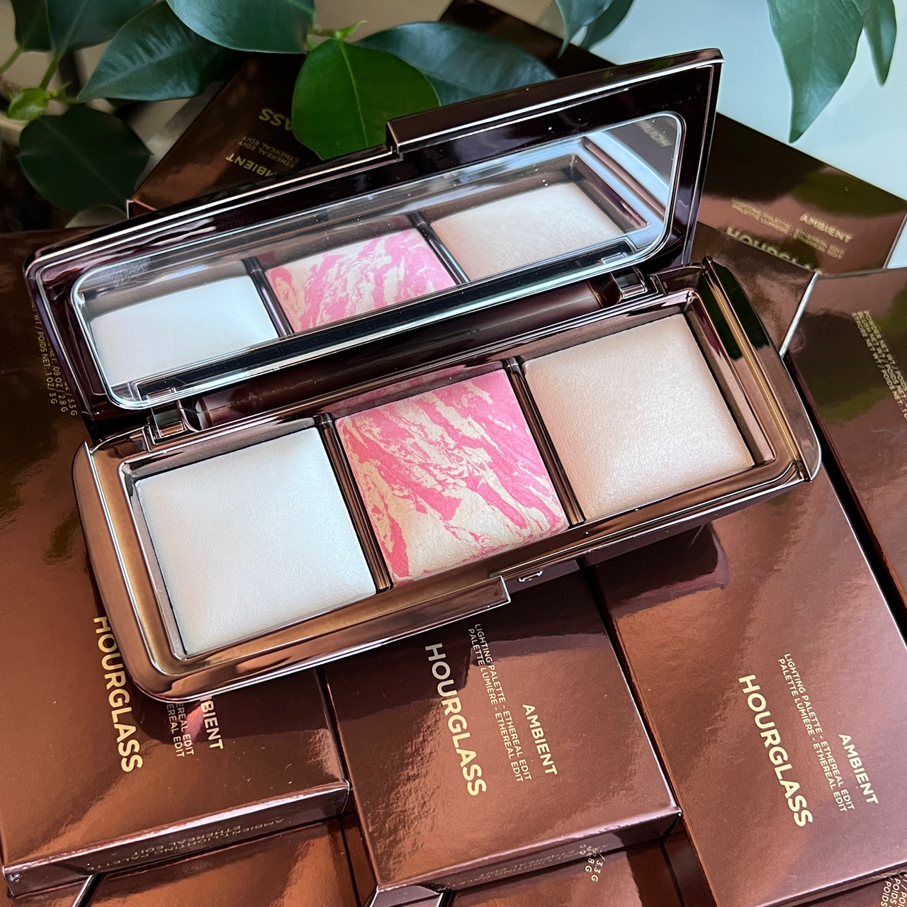 Купить Палетка для макияжа лица Hourglass Ambient Lighting Edit Palette ...