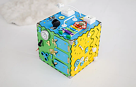 Бізікуб розвиваюча іграшка дерев'яний 30х30х30 см різнобарвний