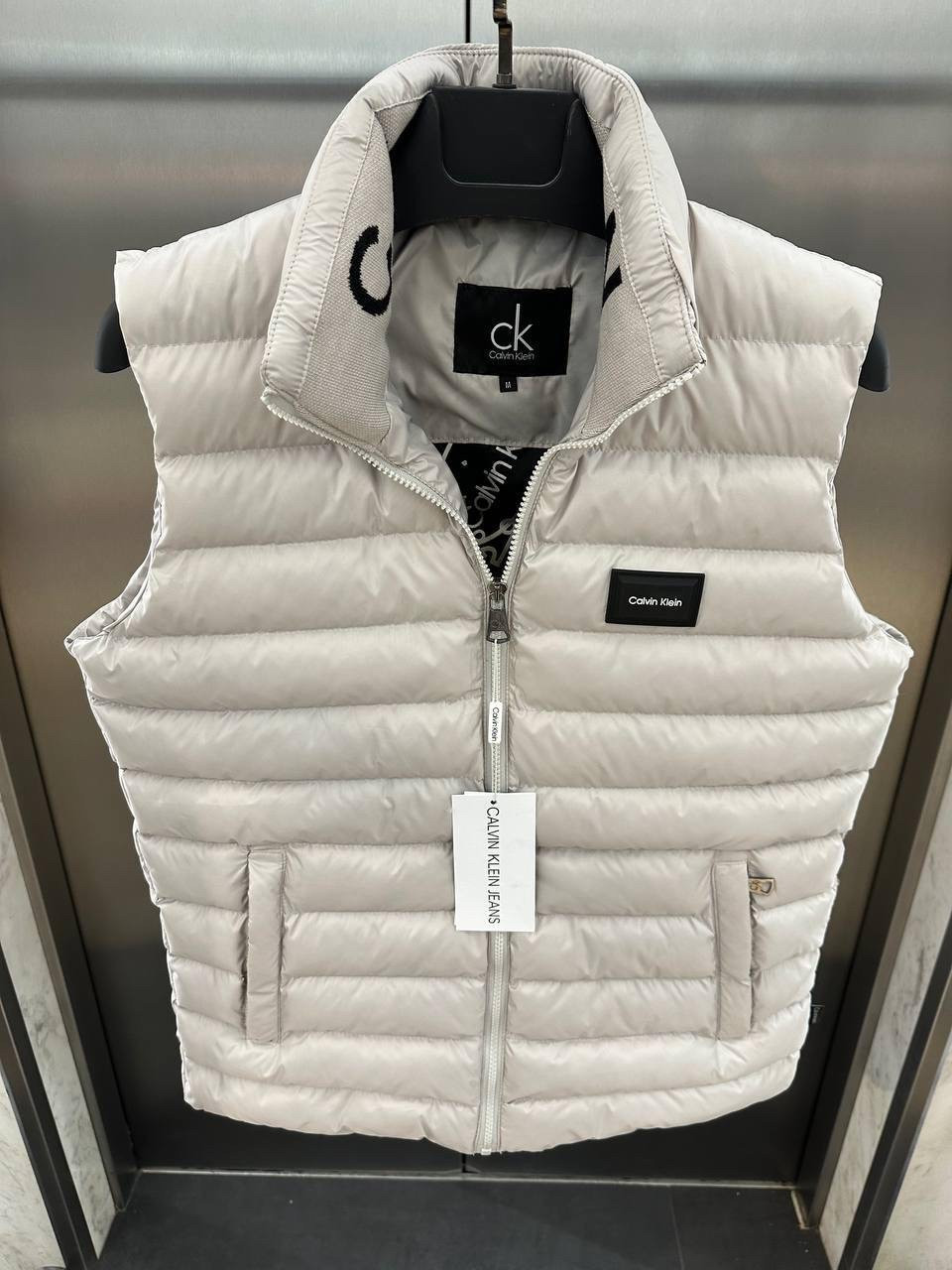 Жилетка Calvin Klein / Жилет — Купить Недорого на Bigl.ua (1794221938)