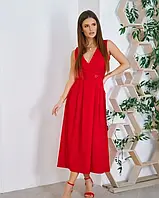 Красное платье с декольте на запах