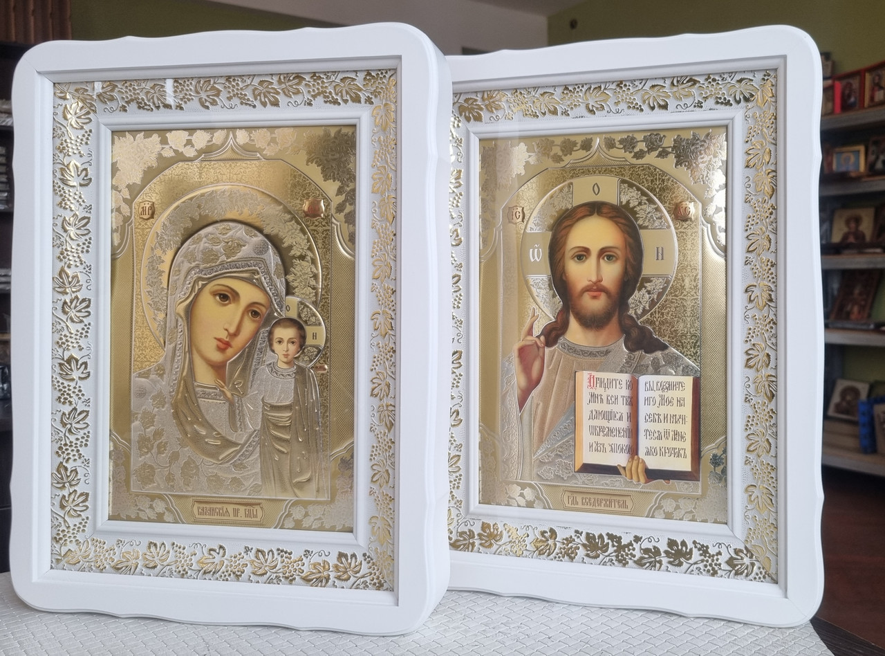Ікони Спаситель, Богородиця Казанська в білому дерев,яному кіоті під склом, розмір кіота 31×41 лік 20×30.