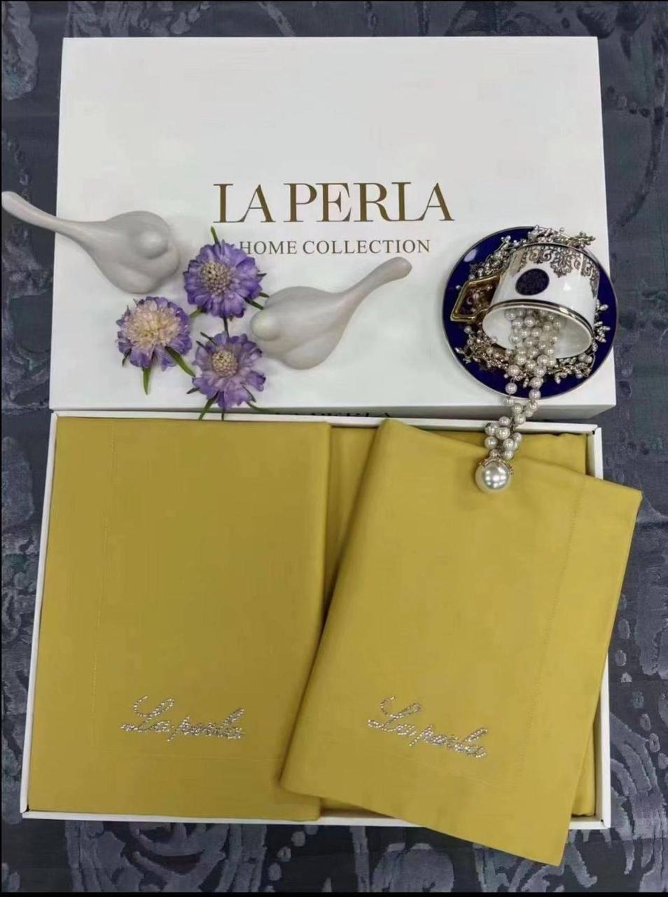 Комплект постільної білизни фірми LA PERLA