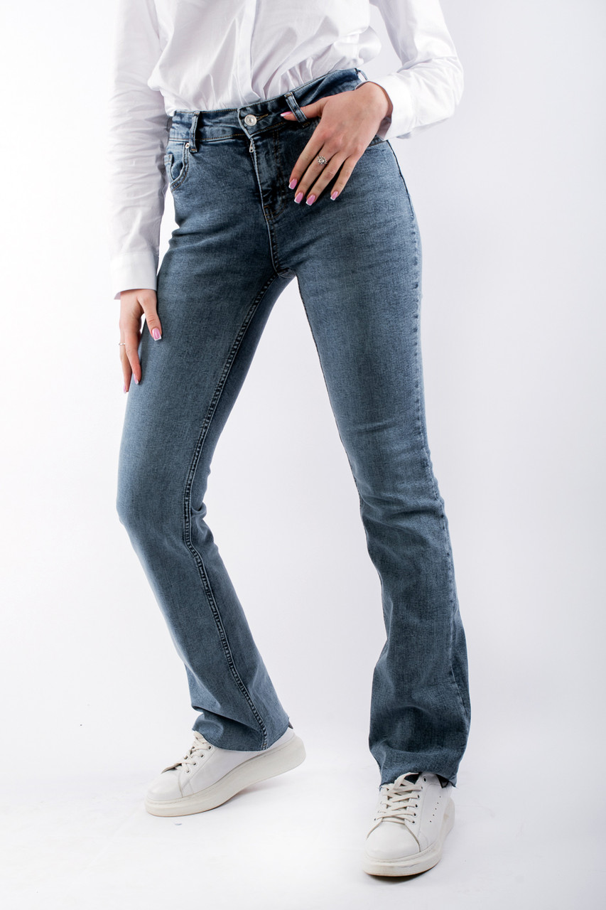 Джинси жіночі кльош з необробленим низом блакитні 70793 (2000000091761), фото 1