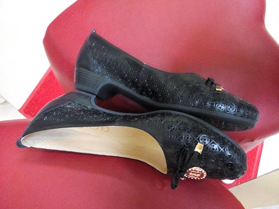 Жіночі шкіряні туфлі на маленькому каблучку GLORIA чорні., фото 2