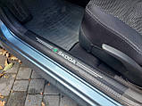 Карбонові захисні накладки на пороги авто з логотипом Skoda всі моделі та інші марки автомобілів, фото 4