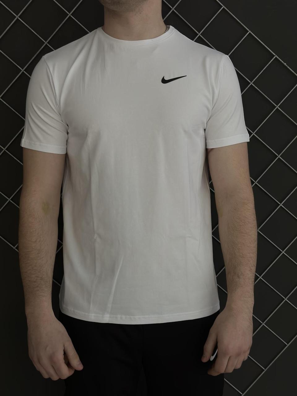 Чоловіча футболка Найк біла літня / спортивна футболка Nike бавовняна