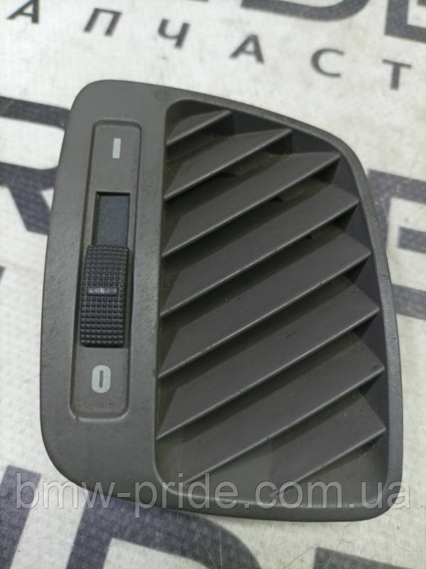 Дефлектор повітроводу AUDI A6 C5 2.5 AKE 2001 прав. (б/у)