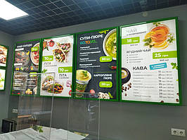 Інтер'єрні лайтбокси з алюмінієвою клік-системою. УФ-друк на тонкому пластику бекліт для максимально насиченого зображення.