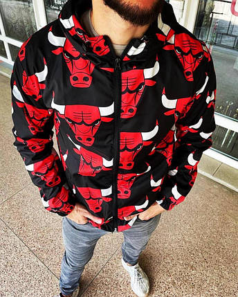 Темна осінна вітрівка з принтом, фото 1