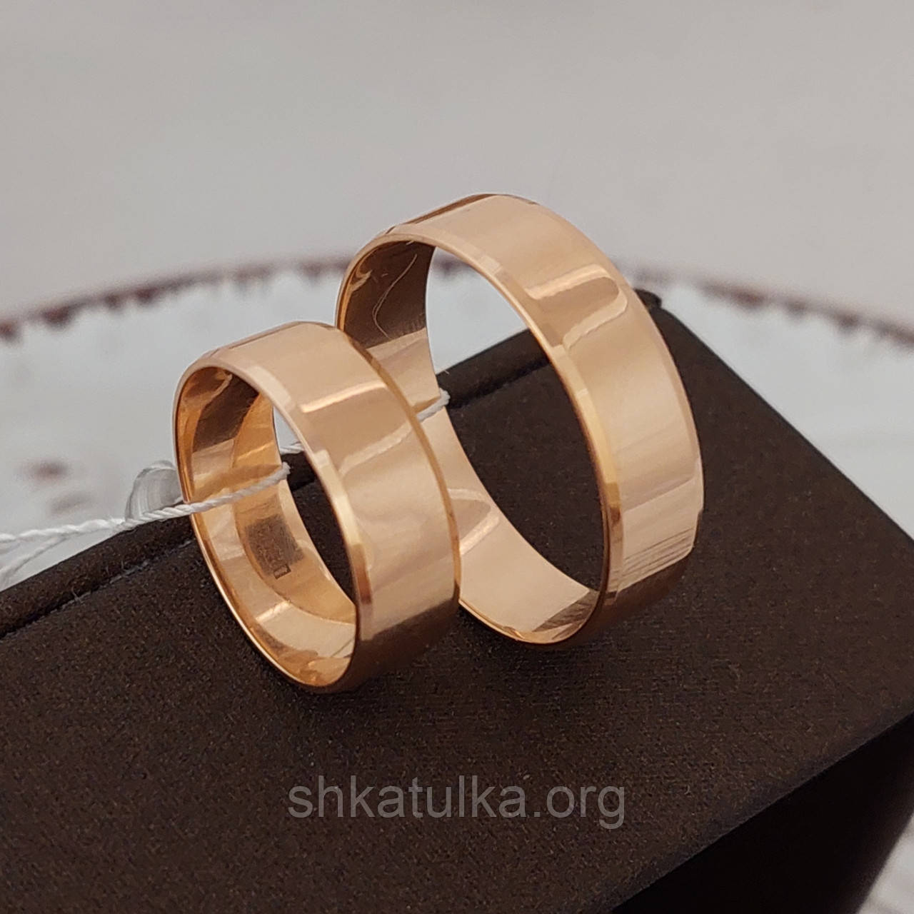 Золоті обручки пара середньої ширини американка