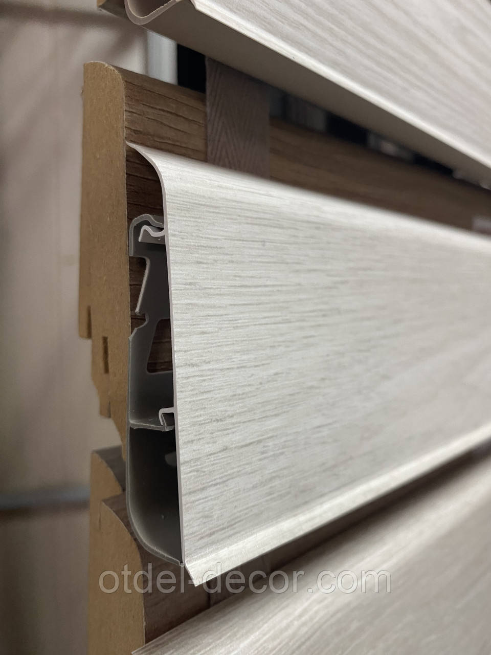 Плінтус Cezar Softline 75*22,5*2200мм Дуб сірий натуральний 319