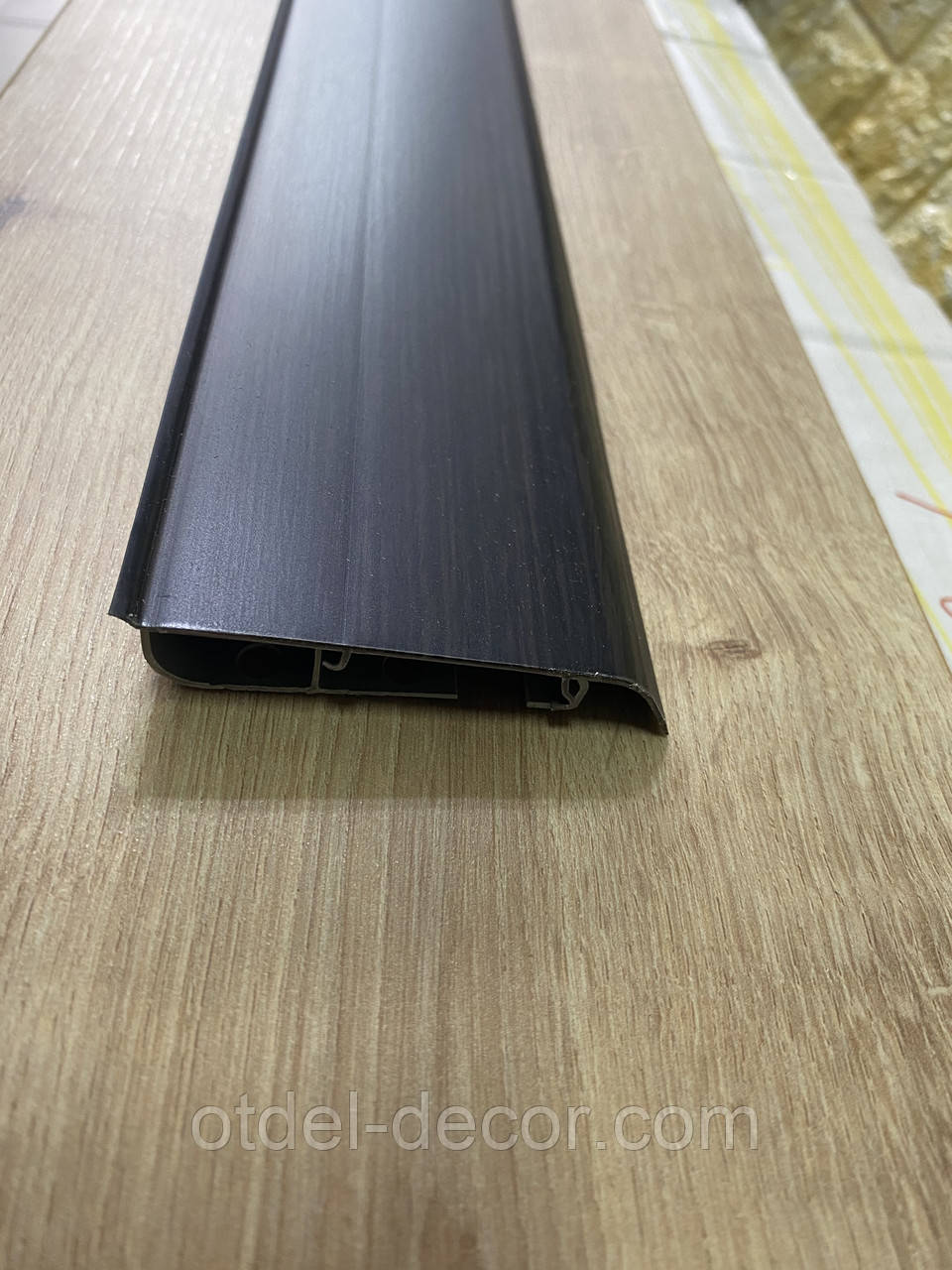 Плінтус Cezar Softline 75*22,5*2200мм Венге темний 20