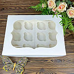 Знову у наявності коробка на 12 капкейків.