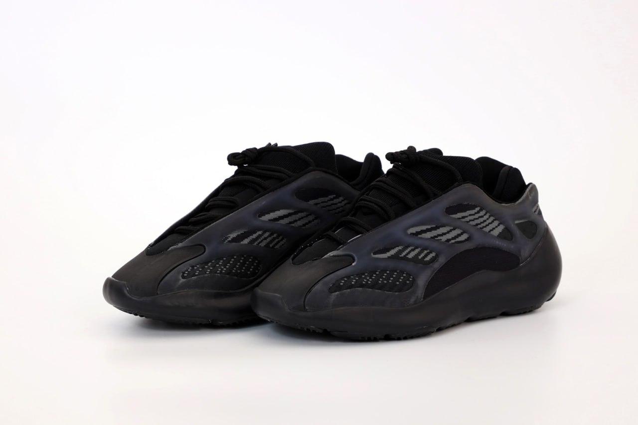 Чоловічі чорні Кросівки Adidas Yeezy Boost 700 V3