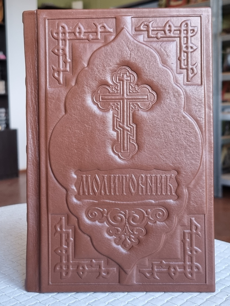 Книга Молитовник українська мова/оклад шкіра, декоративне тиснення по шкірі, розмір книги 13,5×21,ручна робота, фото 1