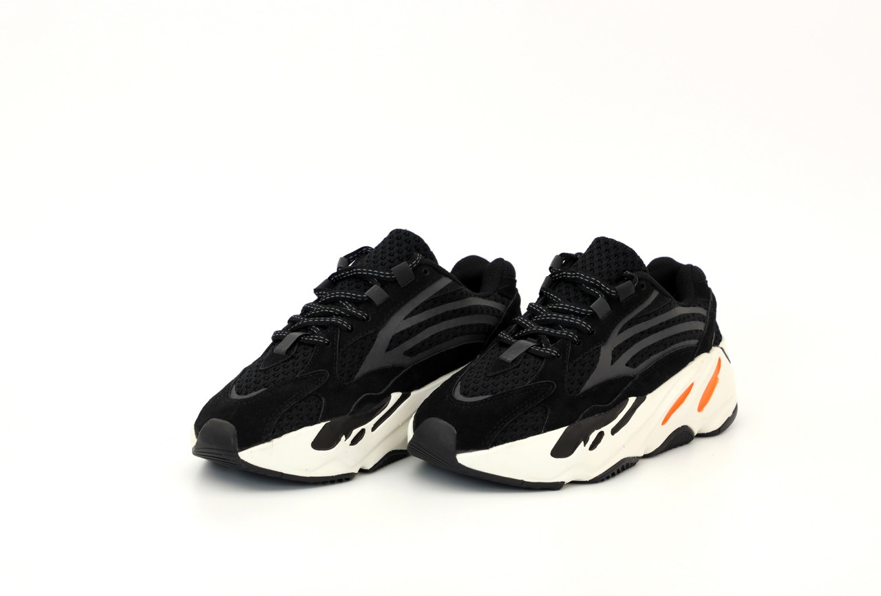 Чорні жіночі Кросівки Adidas Yeezy Boost 700