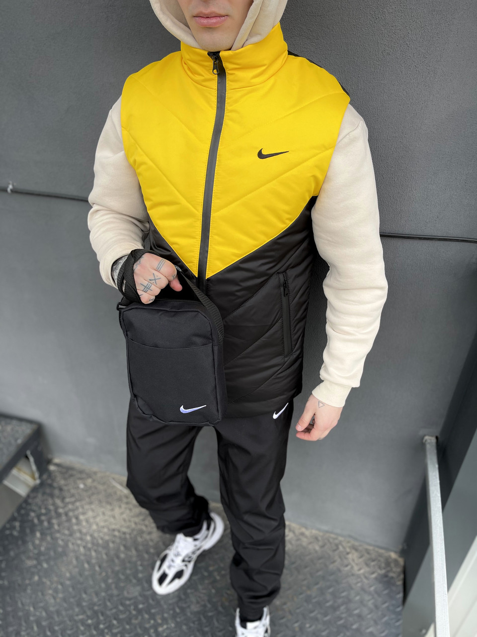 Чоловічий спортивний костюм Nike Жилетка + Штани + Барсетка з плащової тканини жовтий ⁇ Комплект Найк весняний