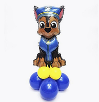 Шар фигура фольгированный Чейз Щенячий патруль на стойке из воздушных шаров № 2