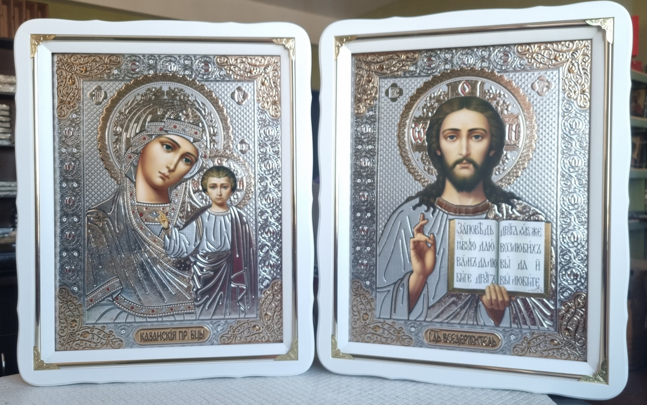 Ікони Спаситель, Богородиця Казанська в білому дерев,яному кіоті під склом, розмір кіота 47×37, лік 30×40
