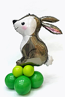 Фольгована куля фігура зайчик на стійці з повітряних куль