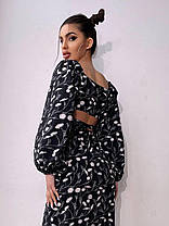 Красивий квітковий жіночий комплект топ із зав'язками на талії та спідниця міді з розрізом Kb1599, фото 3