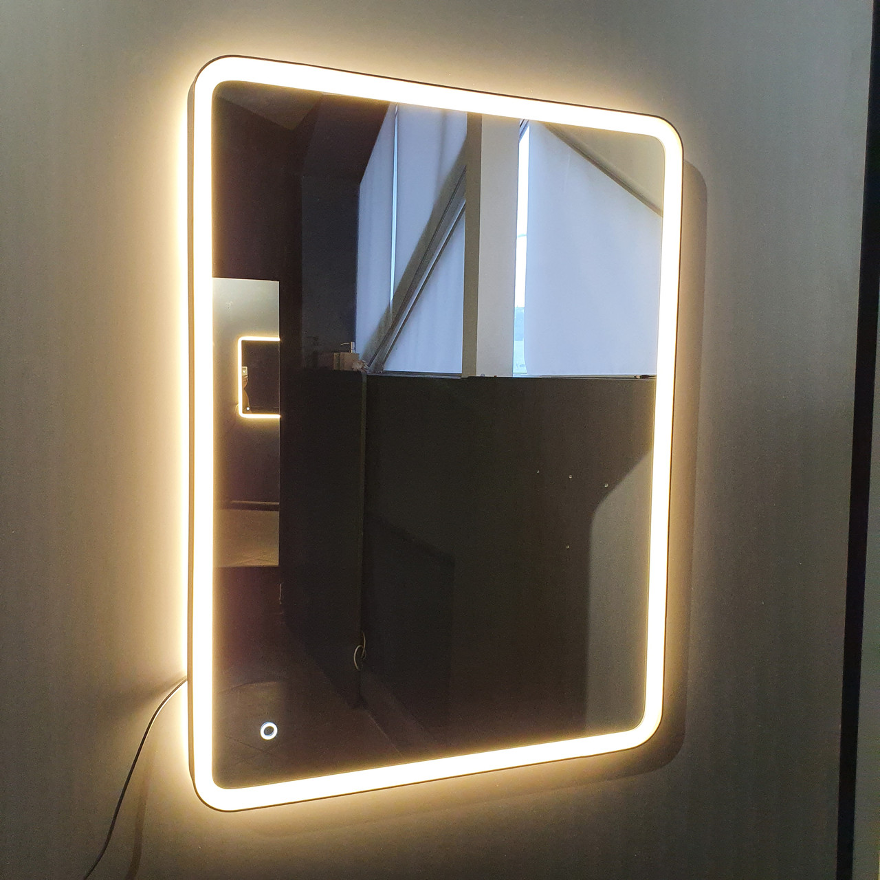 Дзеркало 60х80см у чорній металевій рамі з подвійним Led підсвічуванням та сенсором