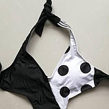 Чорно-білий злитий жіночий купальник у горох із зав'язкою на спині, фото 5