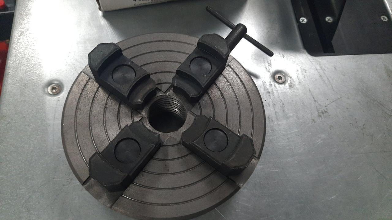 Токарний патрон HOLZSTAR 4-кулачковий?150 мм