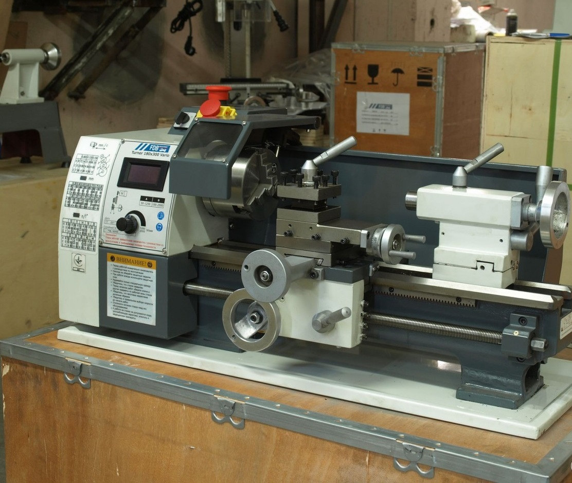 Токарно-гвинторізний верстат FDB Maschinen Turner 180х300 Vario