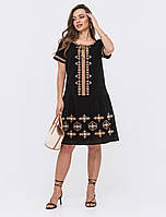 Платье-вышиванка свободного кроя.
