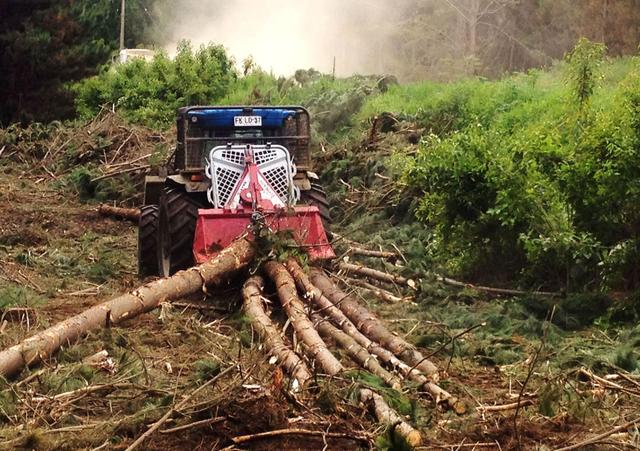 Трелювальні лебідки для лісу Тайфун