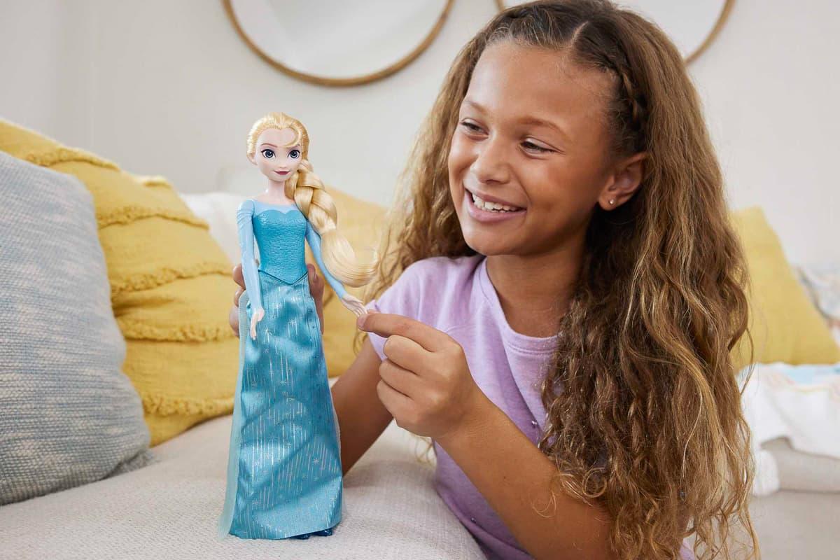 Кукла Mattel Disney Frozen Эльза в Платье со Шлейфом HLW47 ТМ: Disney ...
