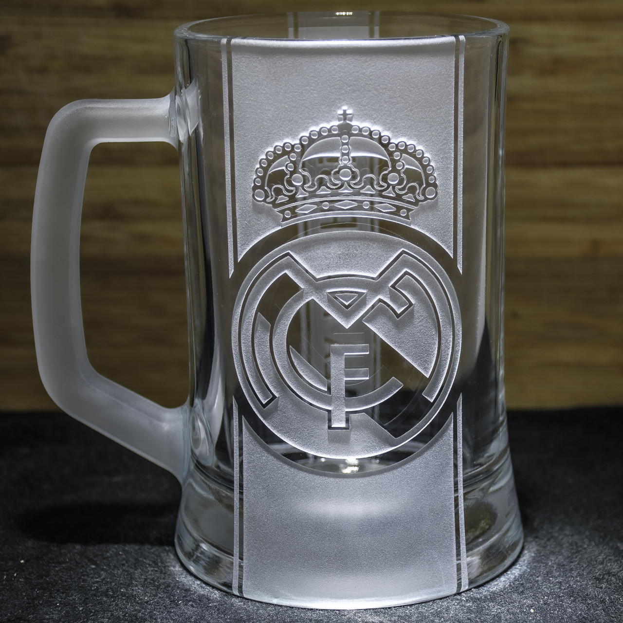 Бокал для пива з гравіюванням футбольного клубу Реал Мадрід FC Real Madrid з матовою ручкою